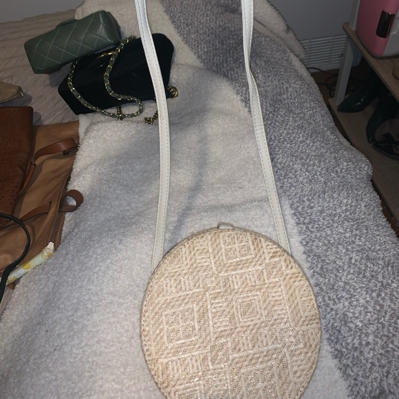 Circle woven purse - Picture 2 of 3